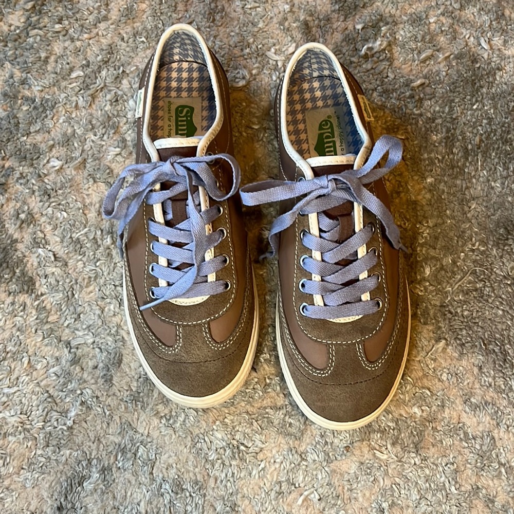 Simple Taupe/Blue sneakers